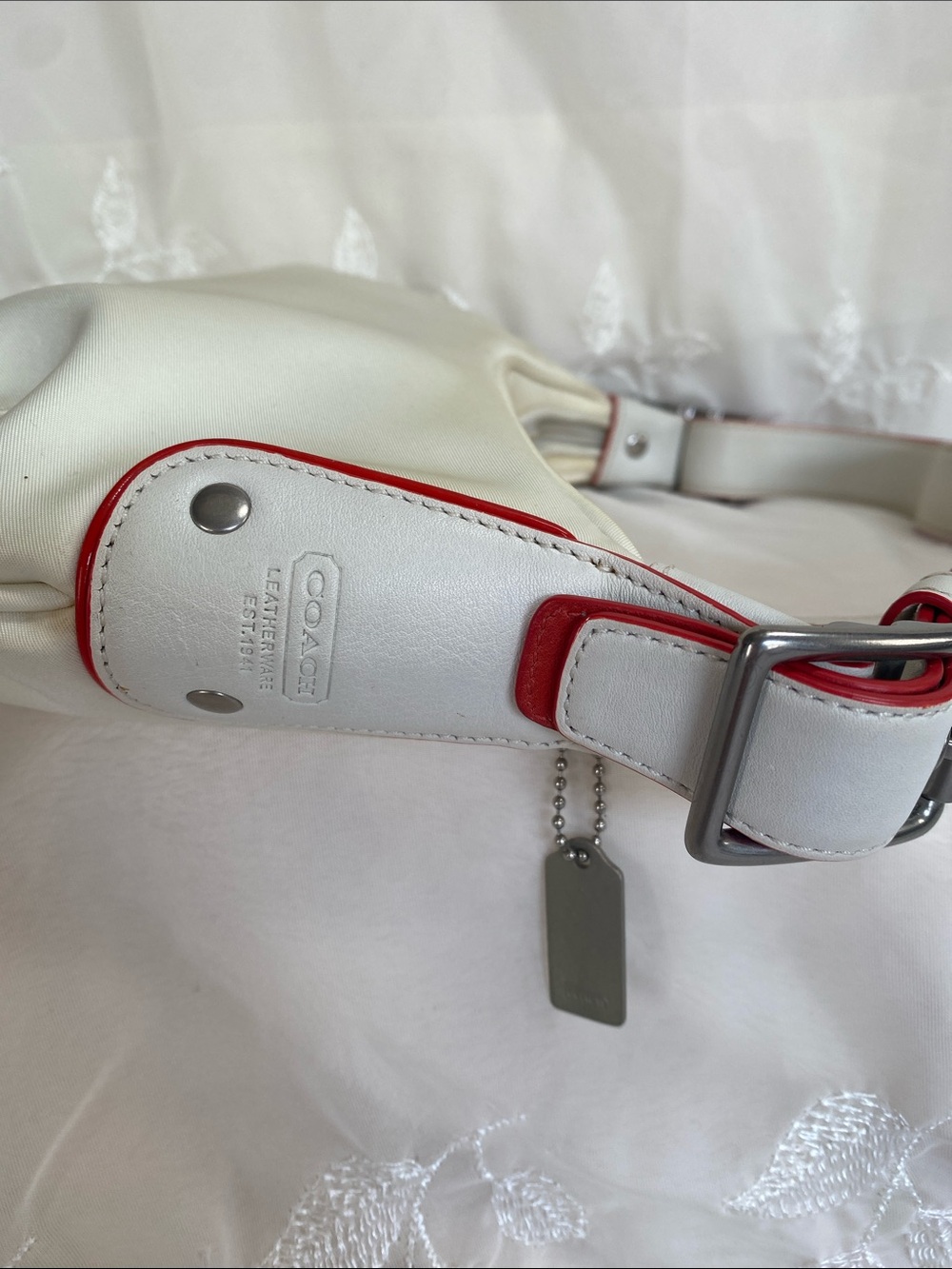 Vintage Coach 6671 White Leather Shoulder Hobo Bag with Red Trim - Picture 4 of 6